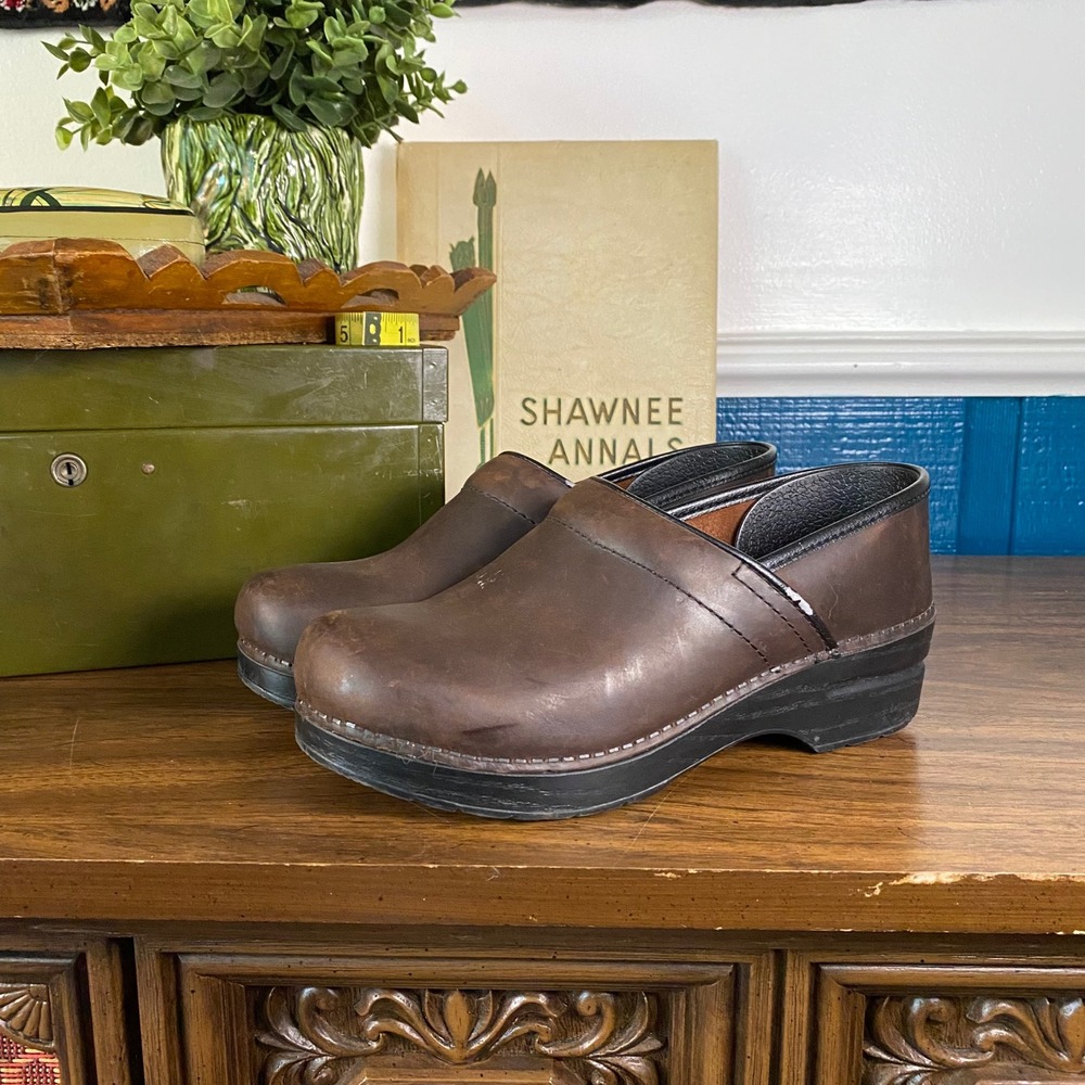 Dansko Oiled Leather Clogs Brown Slip On Comfort Shoes 39